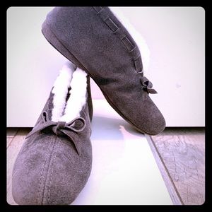 Whiskers Suede Slippers. Women’s Size 7